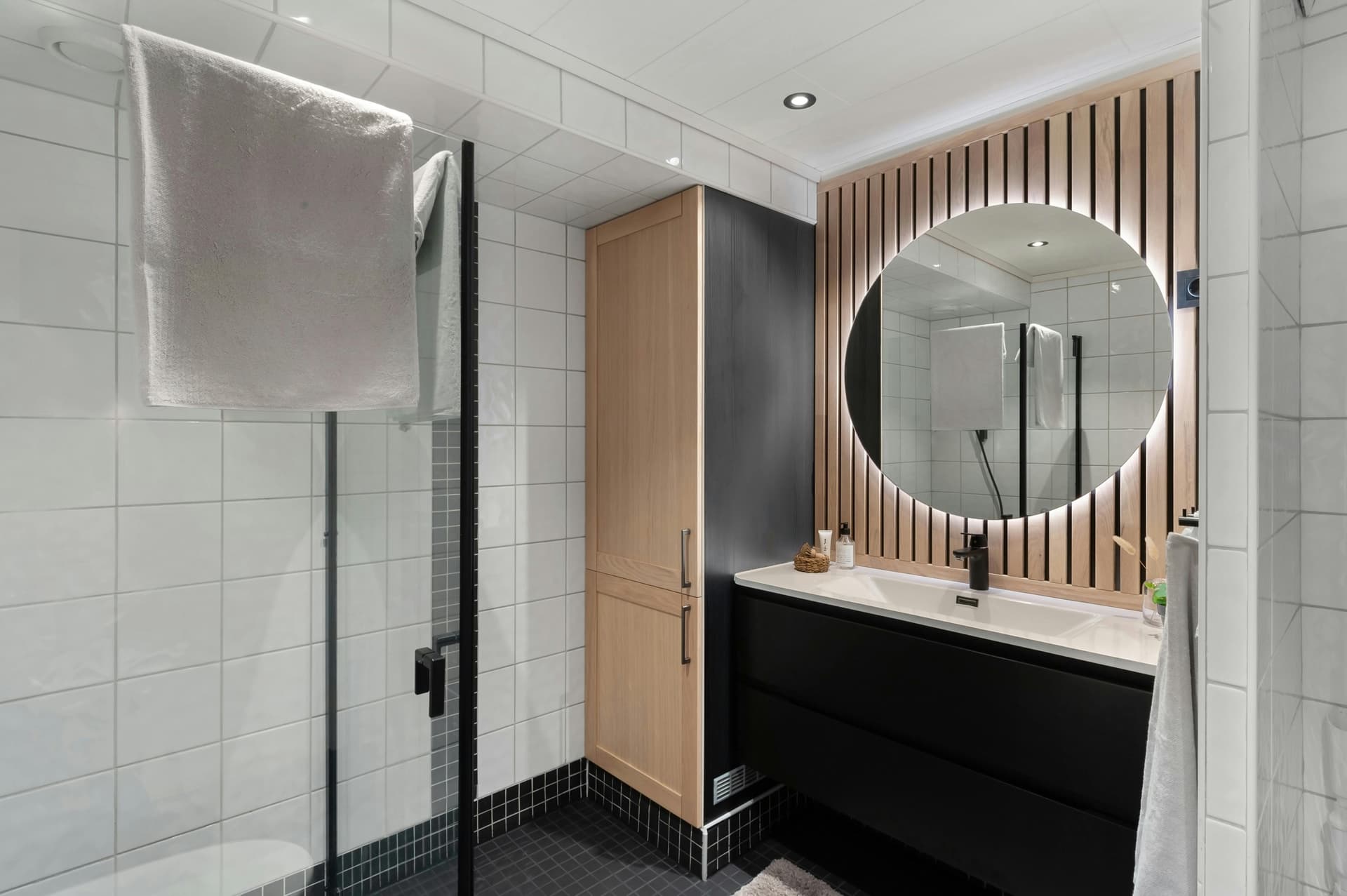 sonni LED Spiegelschrank – innovative Badgestaltung leicht gemacht