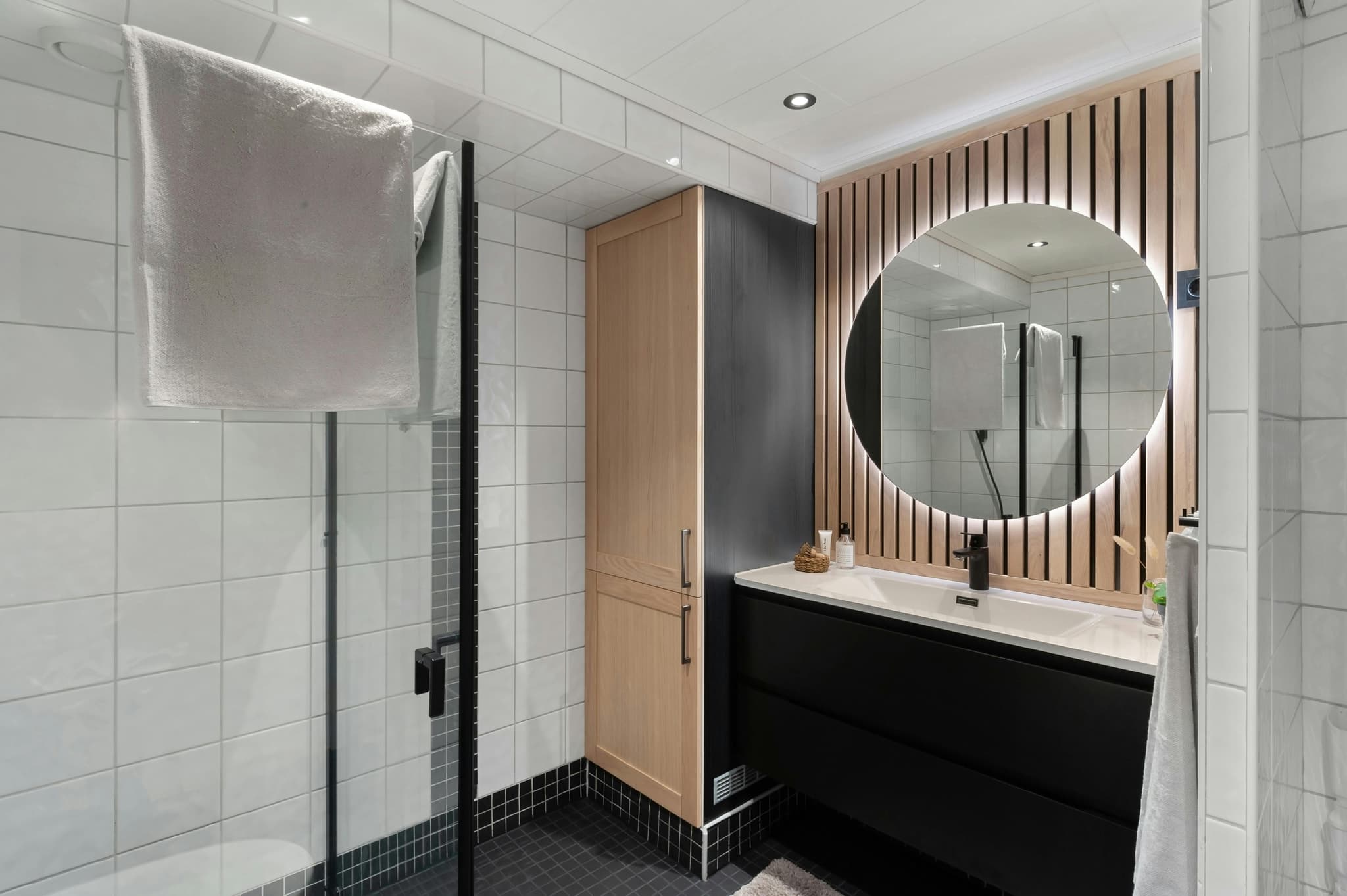 sonni LED Spiegelschrank – innovative Badgestaltung leicht gemacht