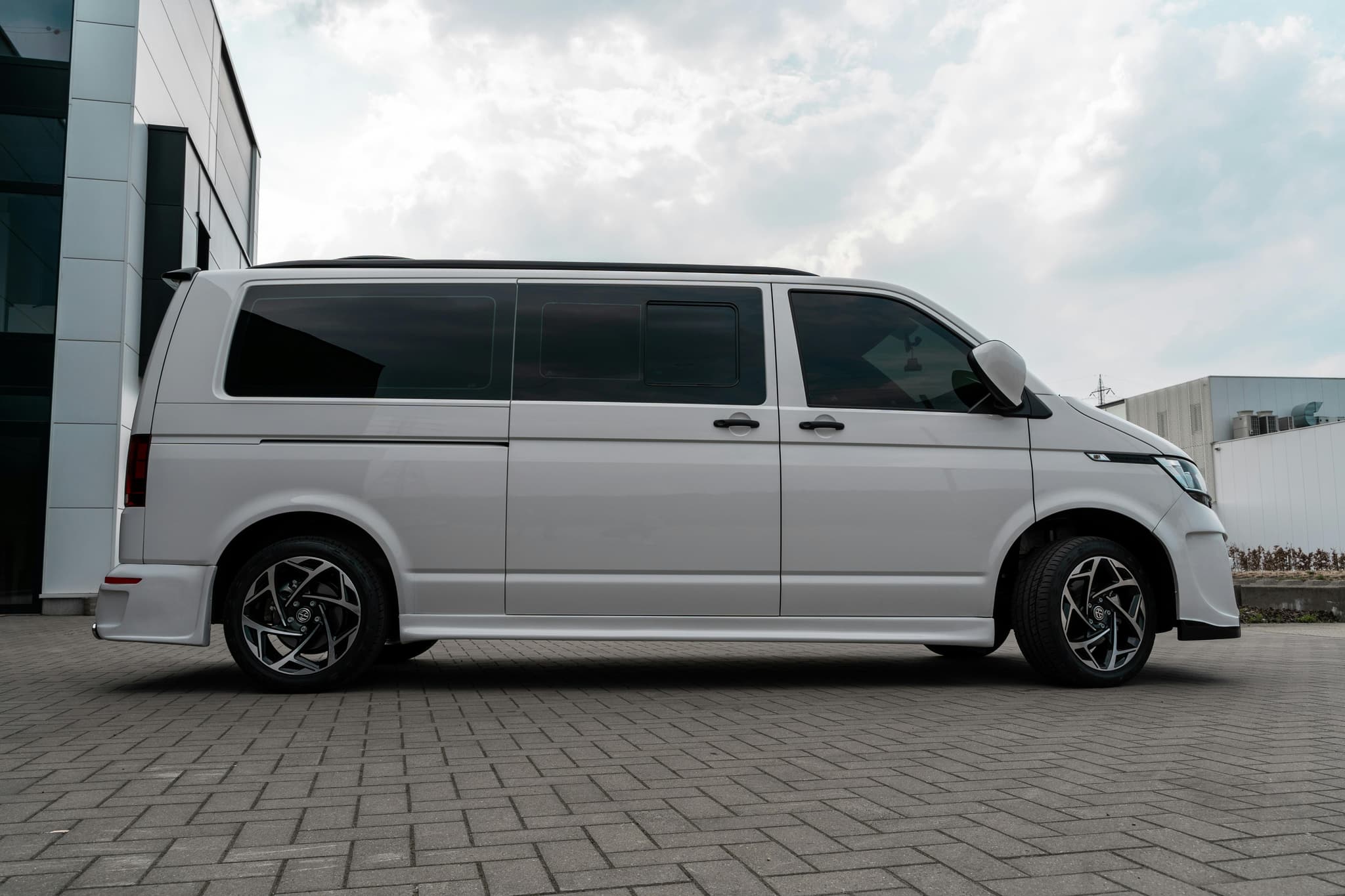 Planning a Birthday Party? Choose a Winery tour limousine