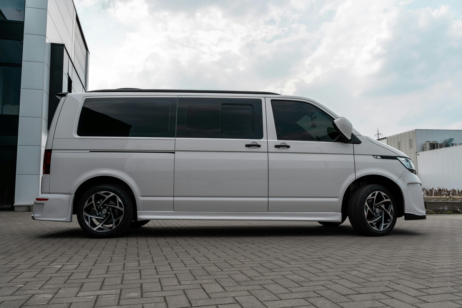 Planning a Birthday Party? Choose a Winery tour limousine