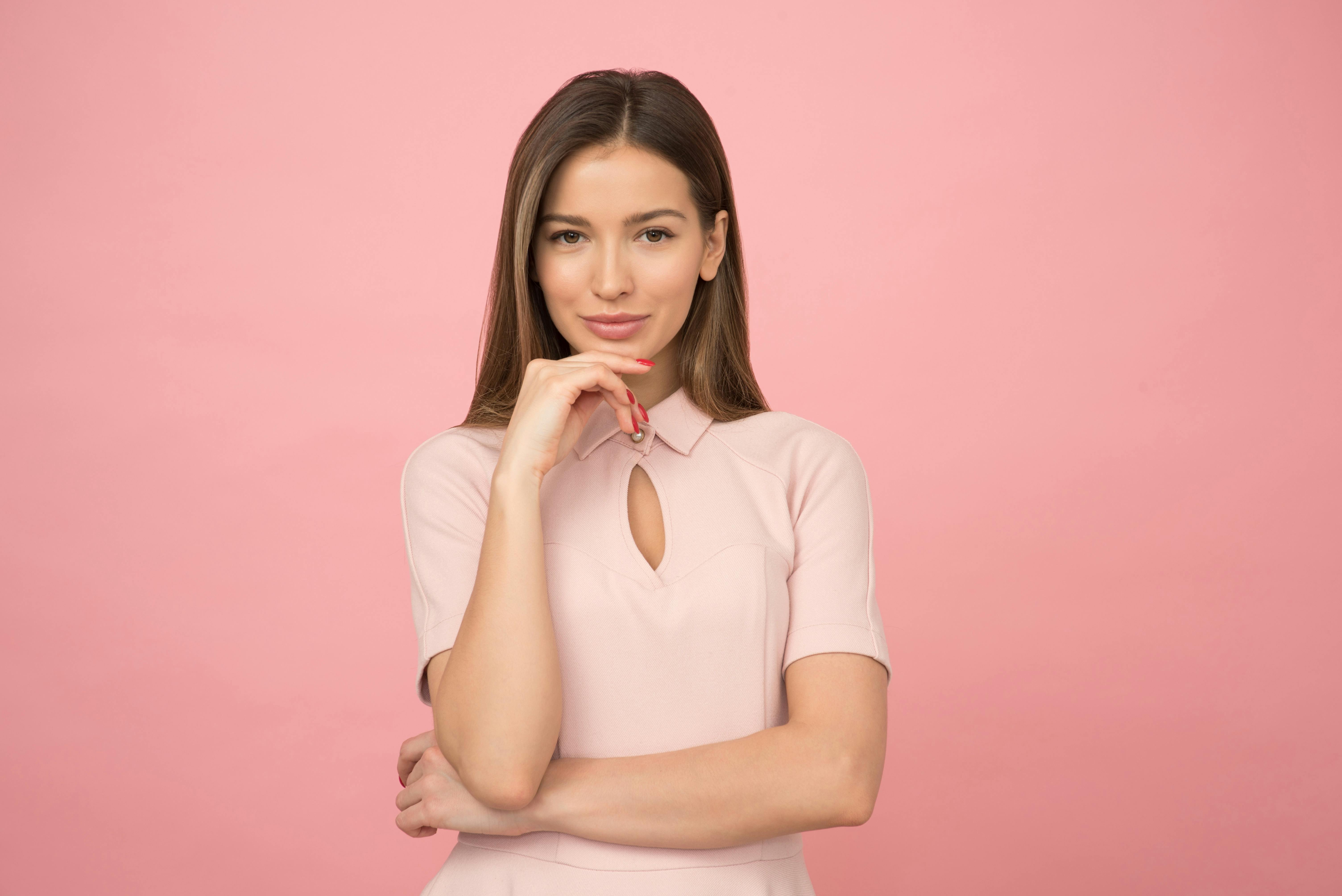 Schwarze kleider im Trend – Must-haves für jede Garderobe