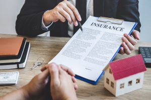 Estate agent broker reach contract form to client signing agreem